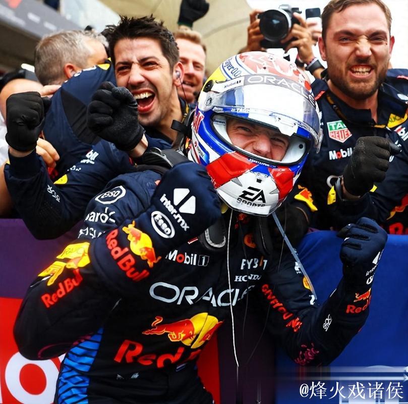 F1阿塞拜疆大奖赛：维斯塔潘杆位加冕，塞恩斯站上领奖台